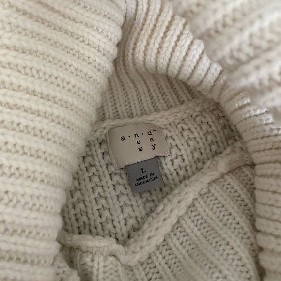 Cozy White Knit Turtleneck Sweater - Picture 2 of 3